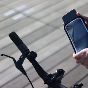 SHAPEHEART phone pouch